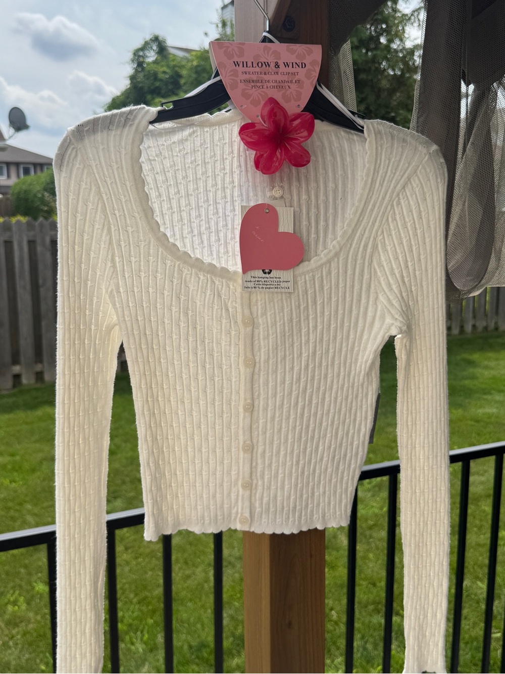 White Ribbed Button-Front Crop Top with Flower Hair Clip
